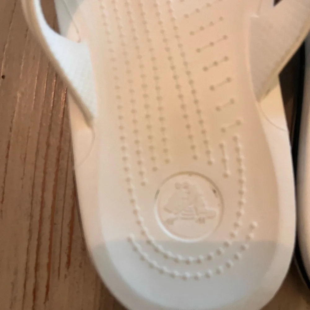 Crocs white slip on sandals size men’s 6 women’s 8 white great condition